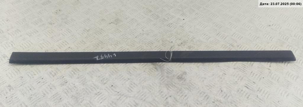 Молдинг двери передней левой