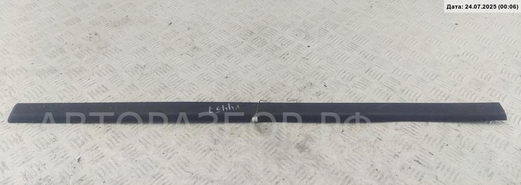 Накладка двери передней правой