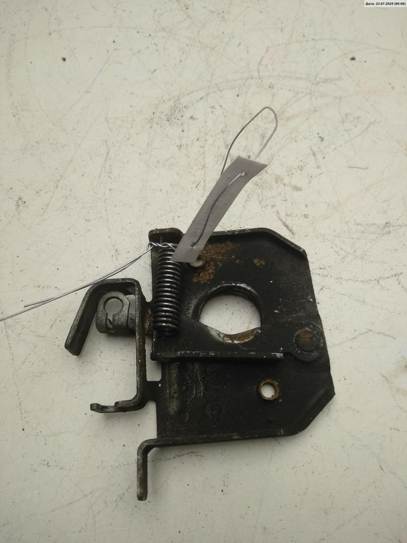 Замок капота