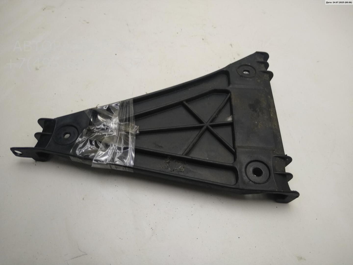 Кронштейн заднего бампера правый