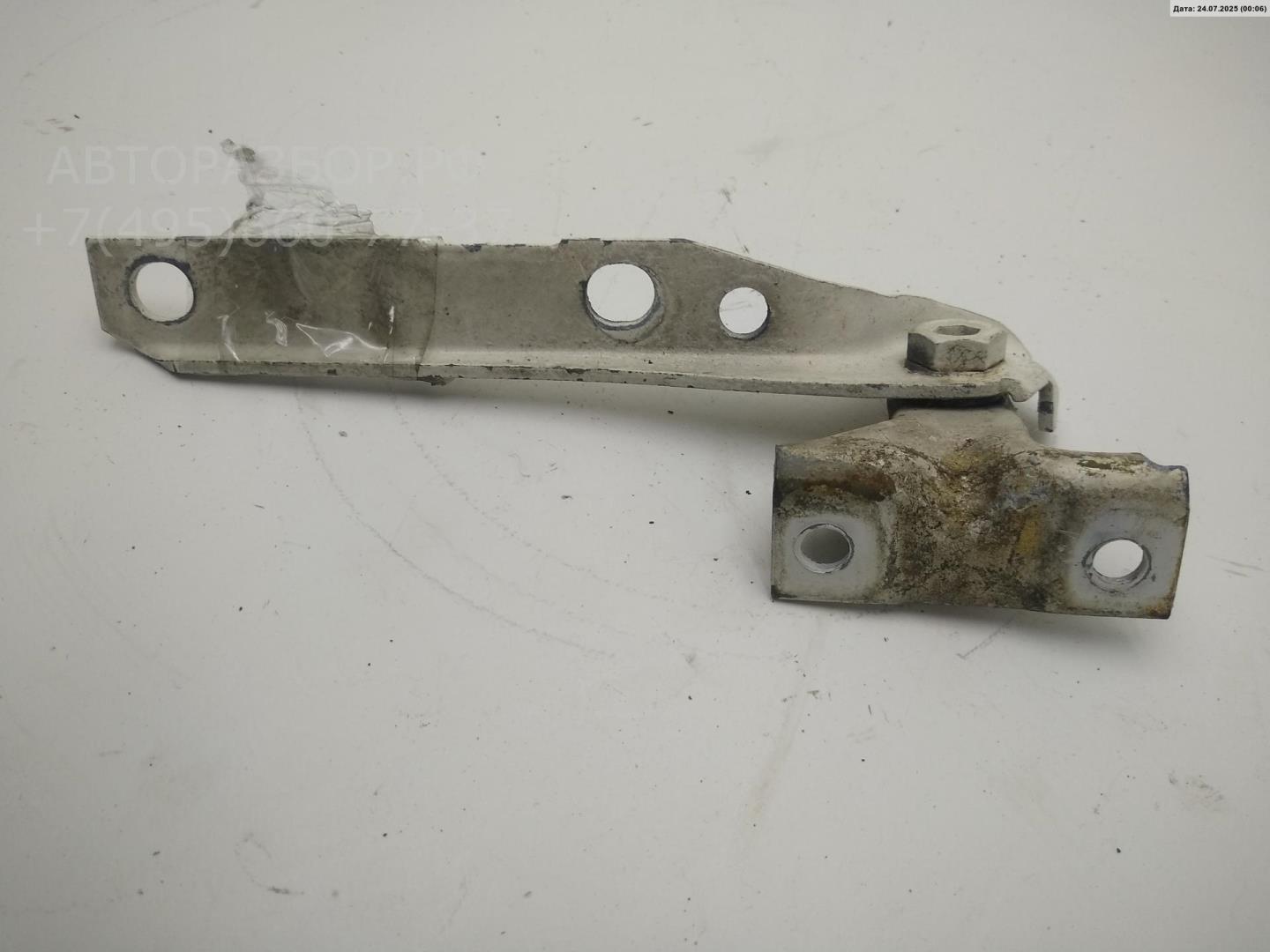 Петля двери