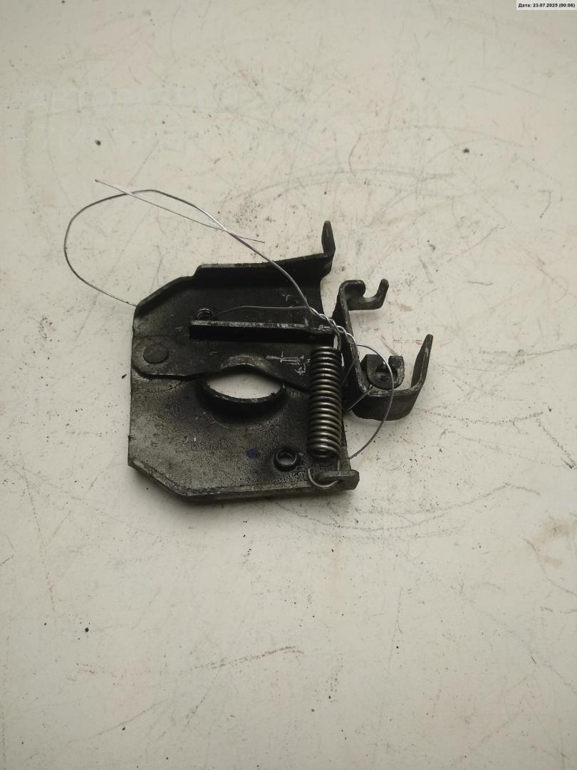 Замок капота