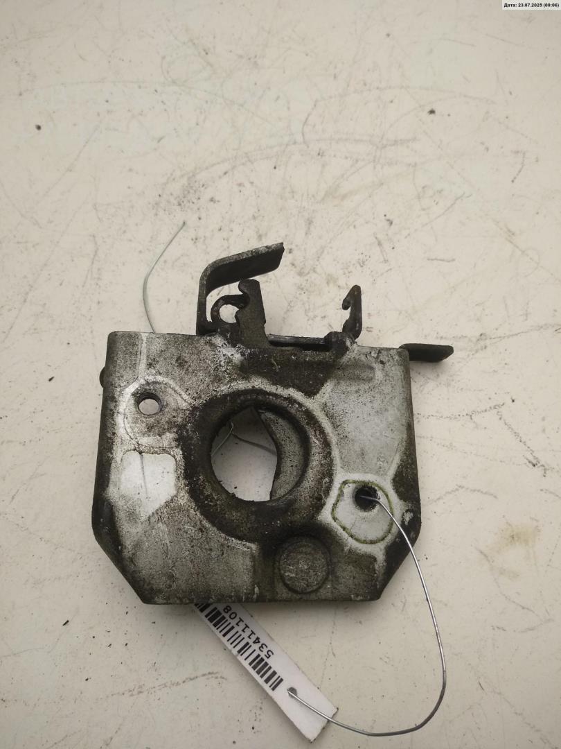 Замок капота