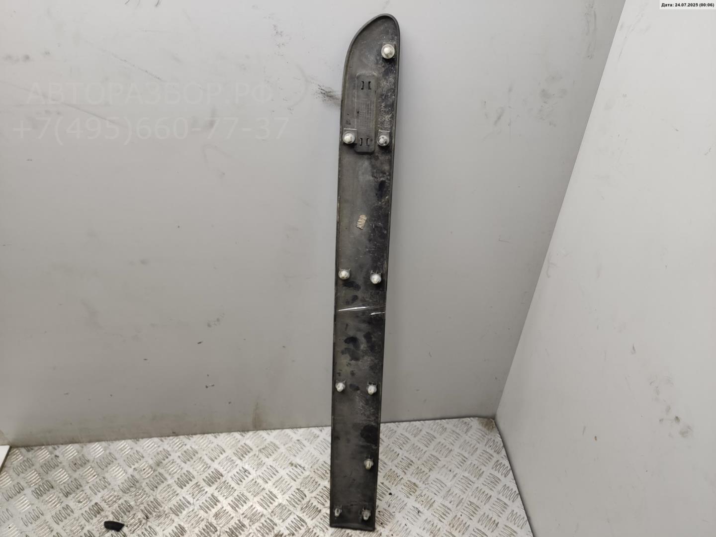 Накладка двери передней правой