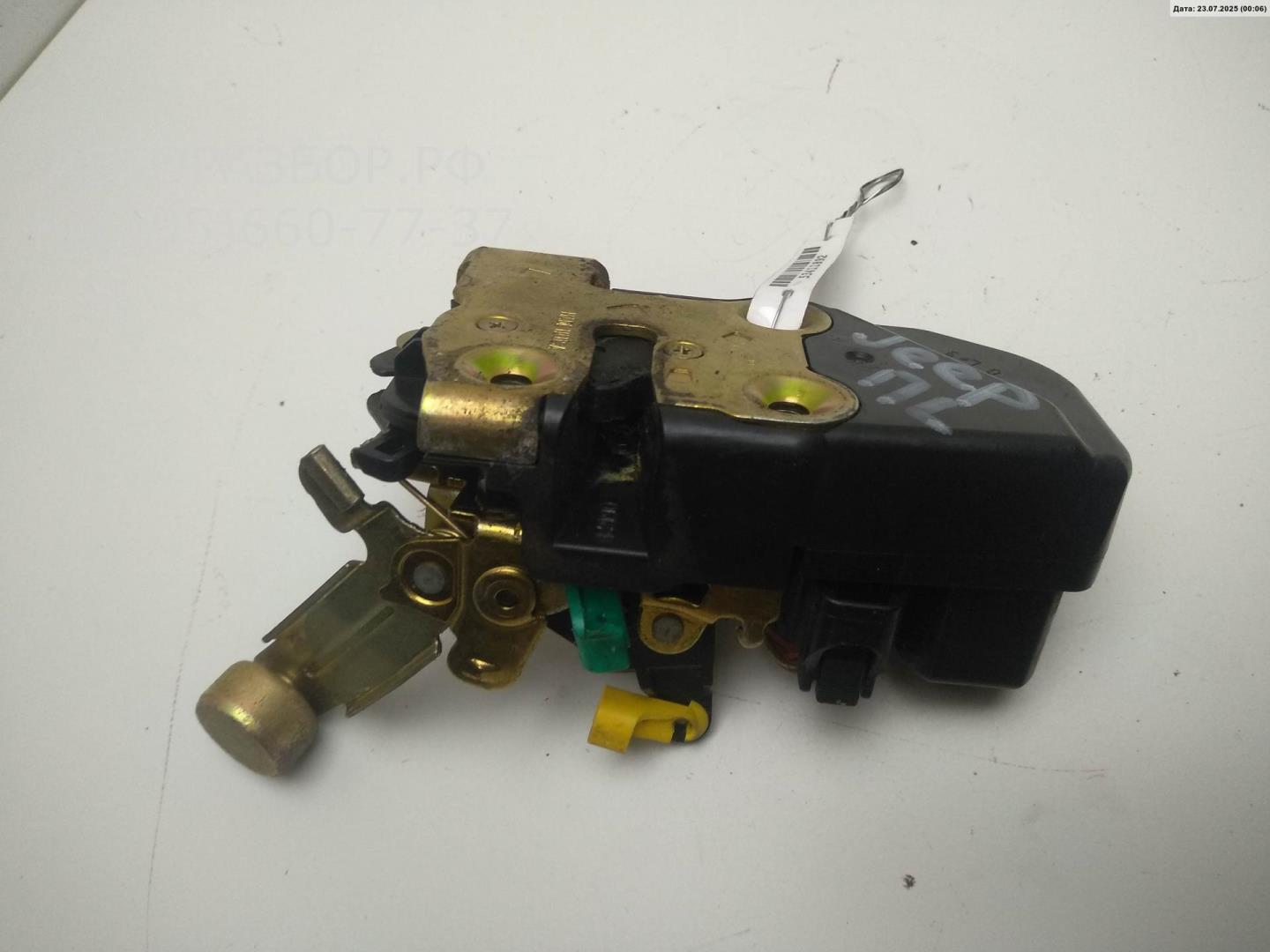 Замок двери передней левой