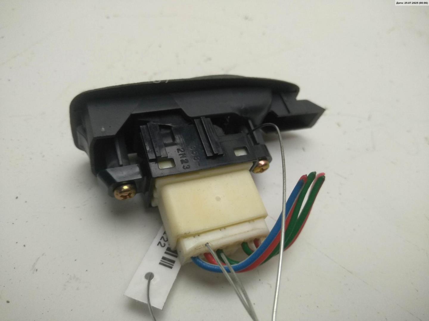 Кнопка стеклоподъемника