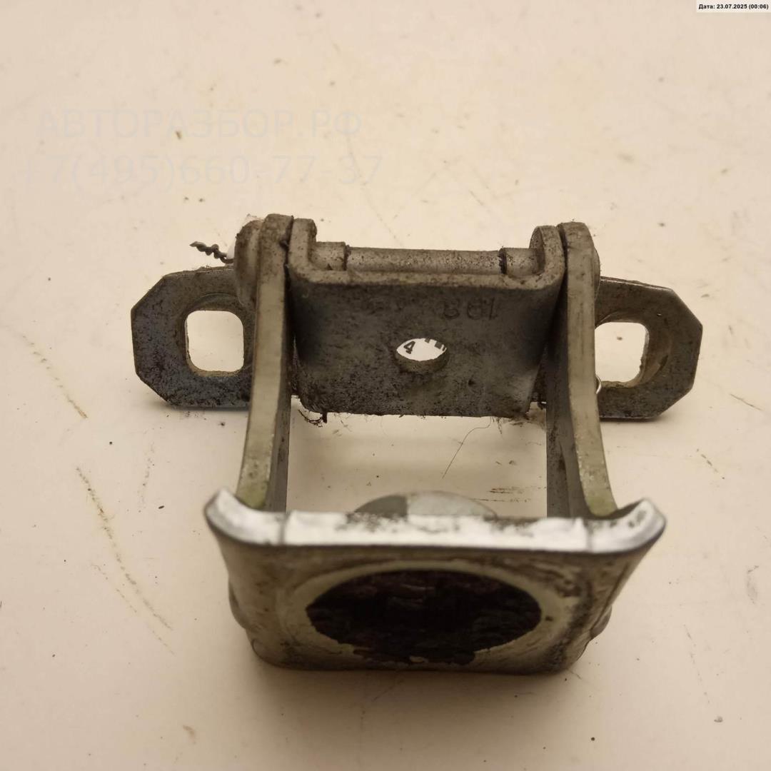 Петля крышки багажника