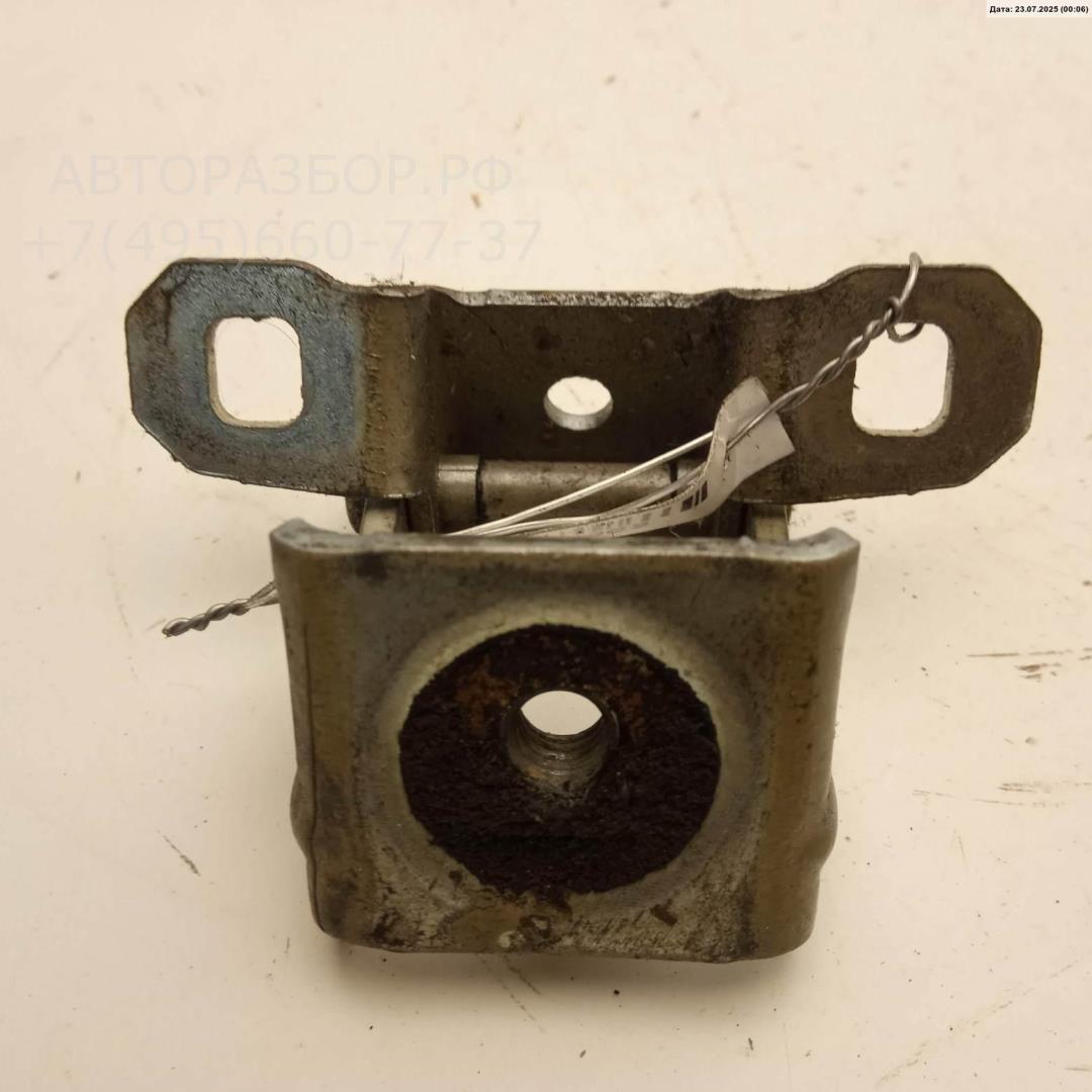 Петля крышки багажника