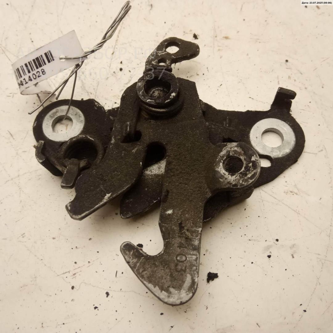 Замок капота