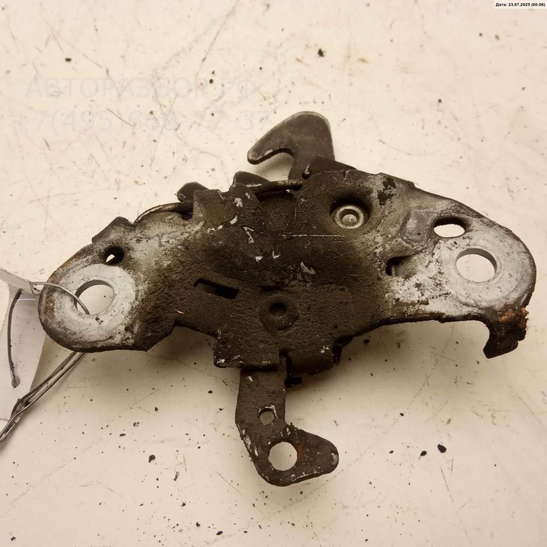 Замок капота