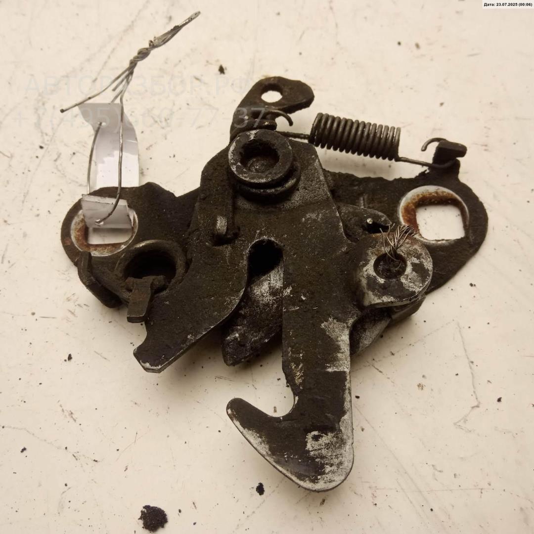 Замок капота