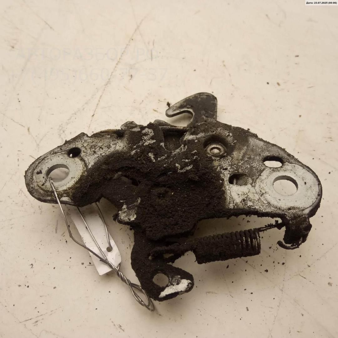 Замок капота