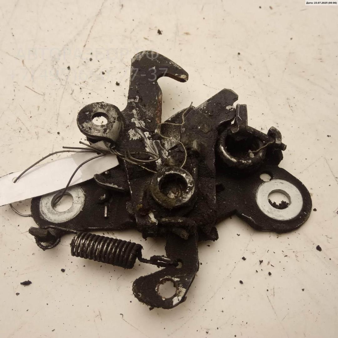 Замок капота