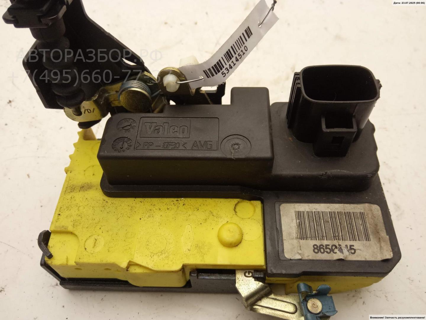 Замок двери передней левой