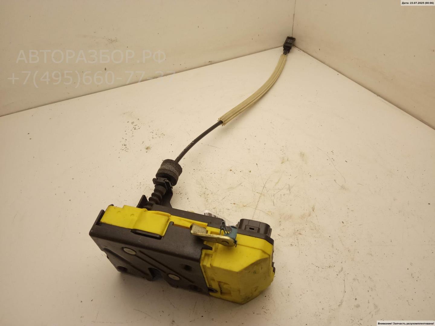 Замок двери передней левой