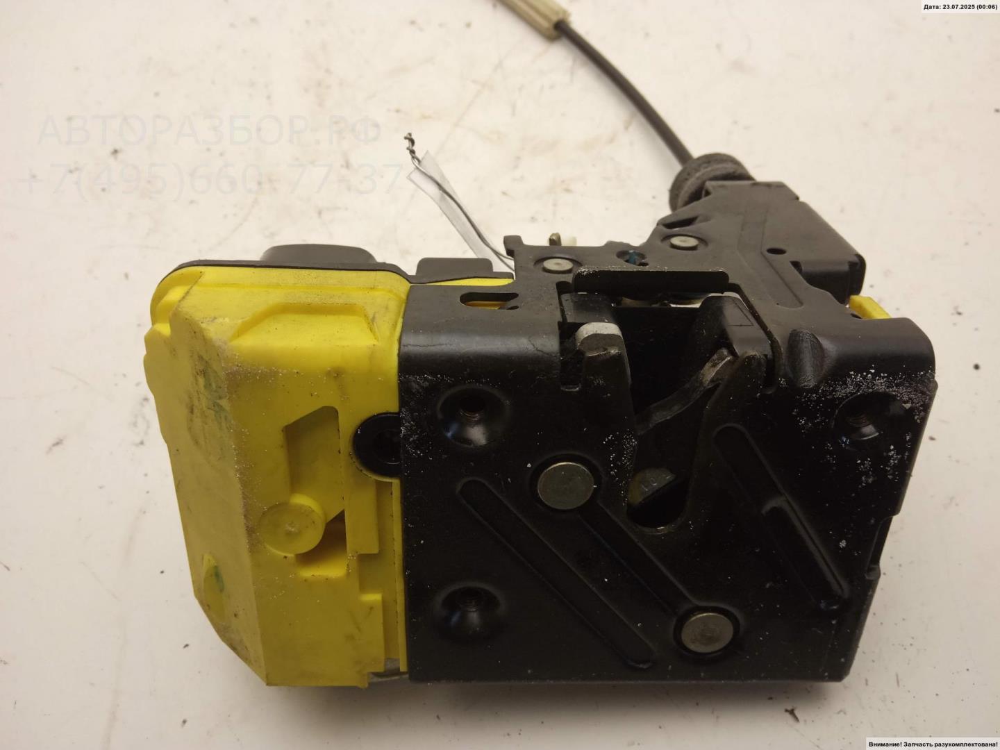 Замок двери передней левой