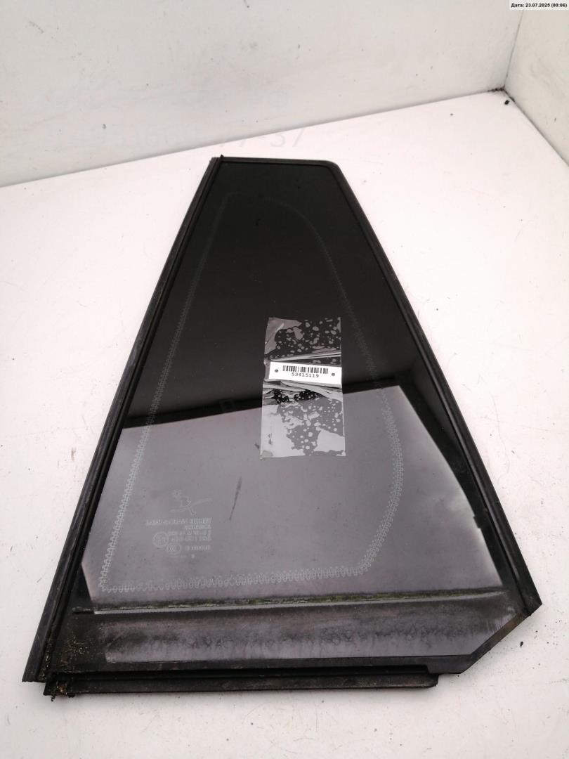 Стекло двери задней левой (форточка)