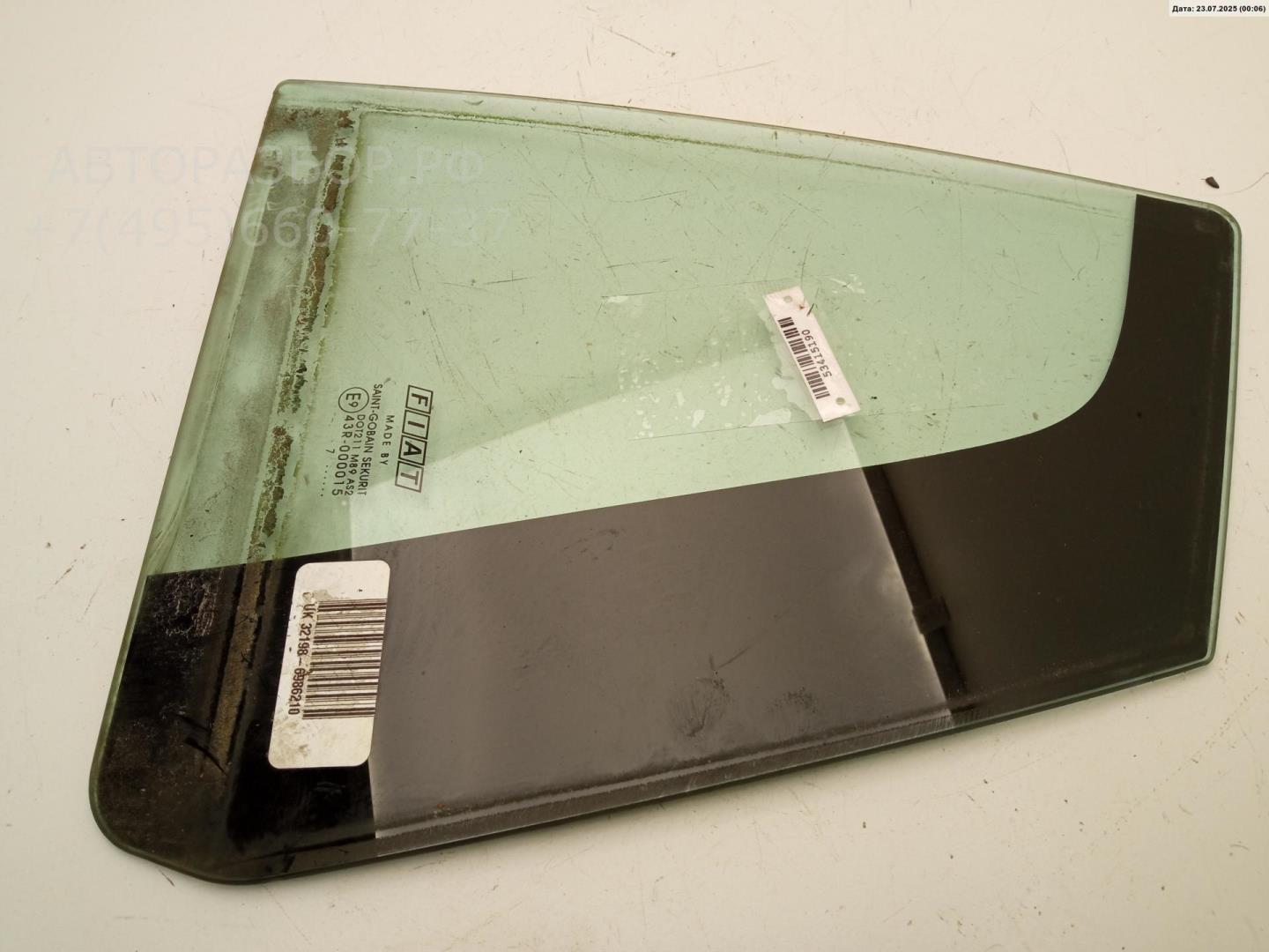 Стекло двери задней левой (форточка)