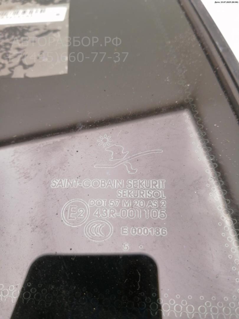Стекло двери задней правой (форточка)