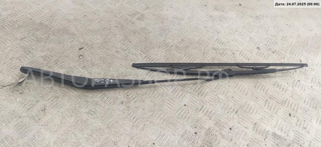 Поводок стеклоочистителя передний левый