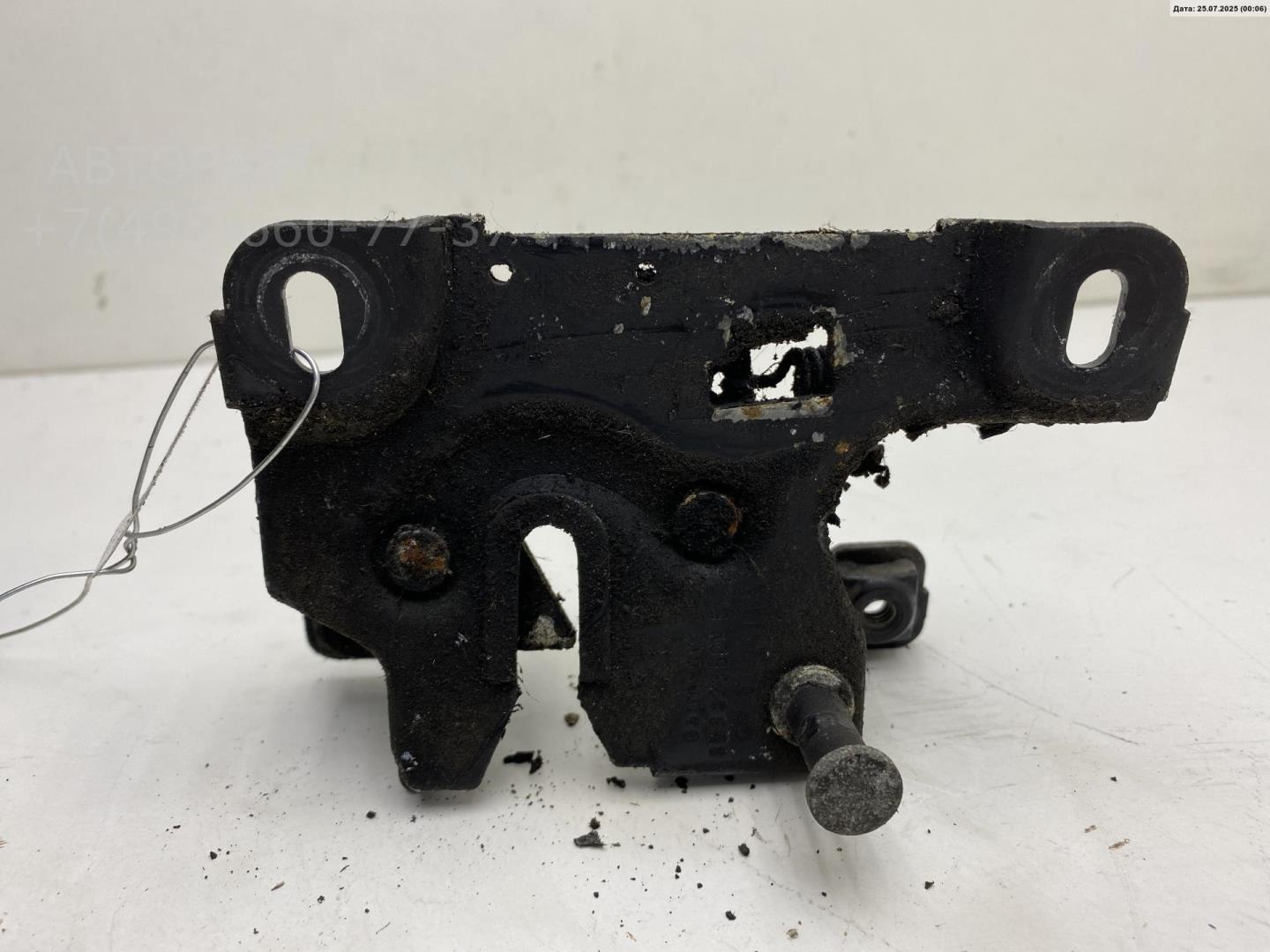 Замок капота