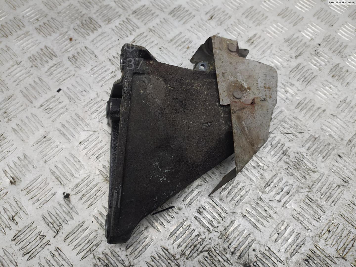 Кронштейн двигателя правый