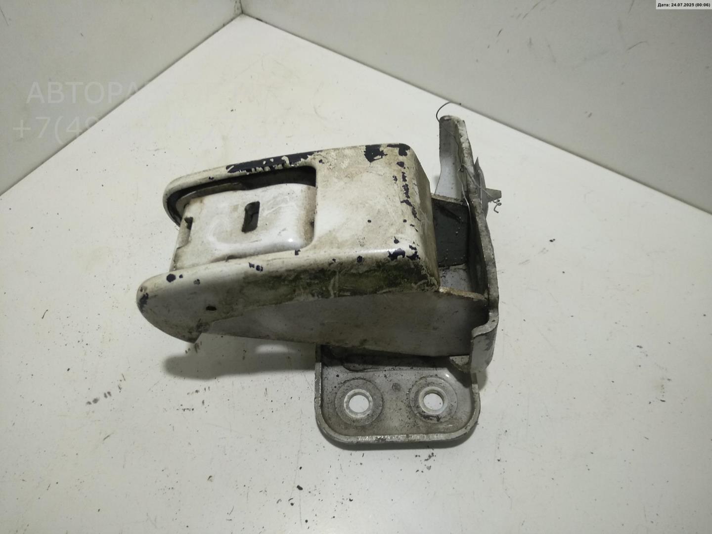 Петля крышки багажника