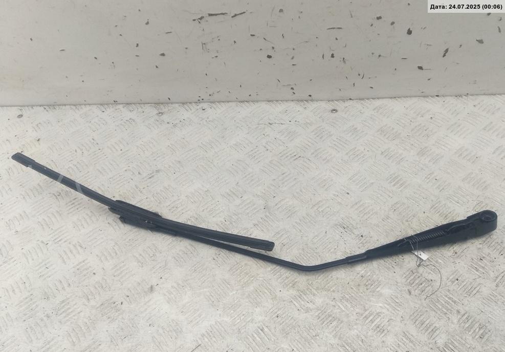 Поводок стеклоочистителя заднего