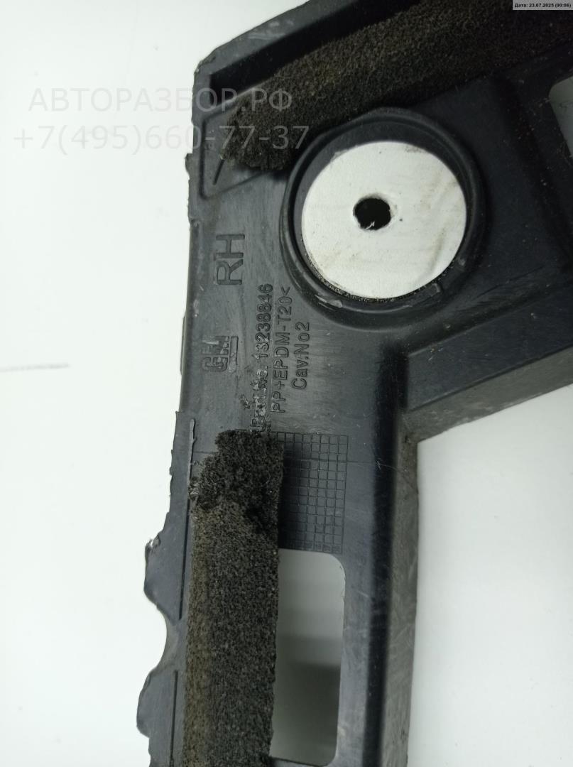 Кронштейн заднего бампера правый