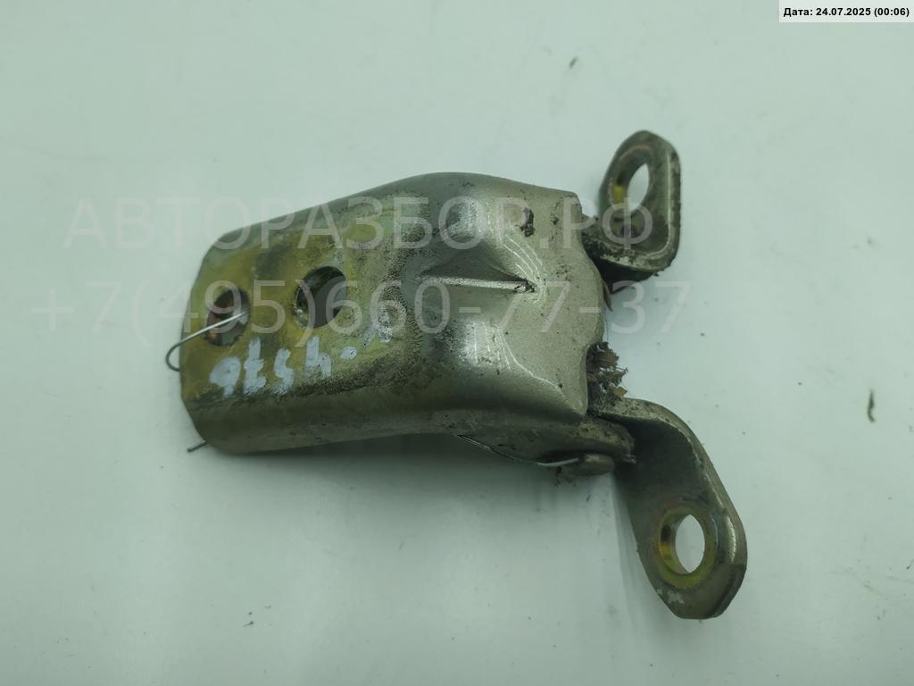 Петля двери