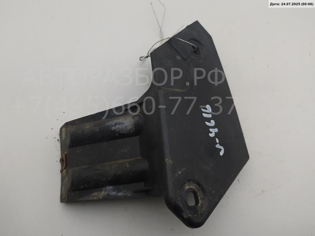 Кронштейн заднего бампера