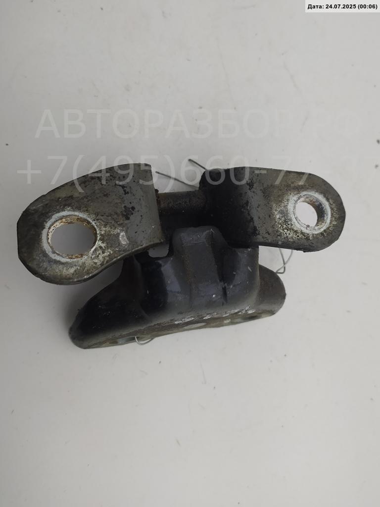 Петля двери