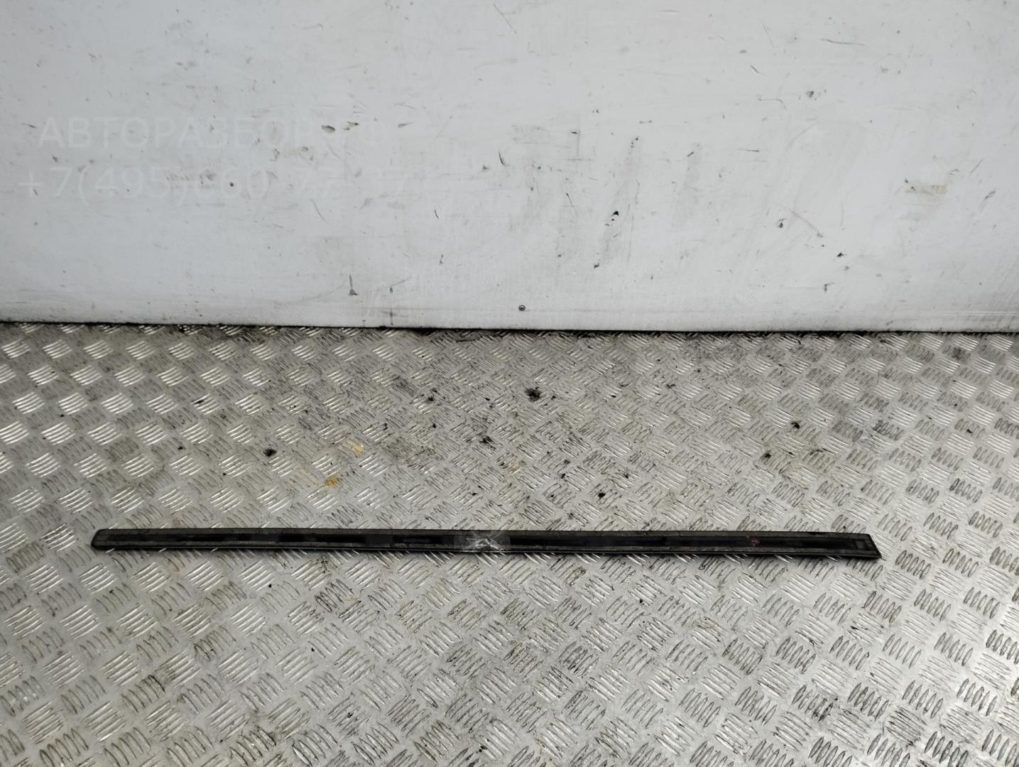 Молдинг двери передней левой