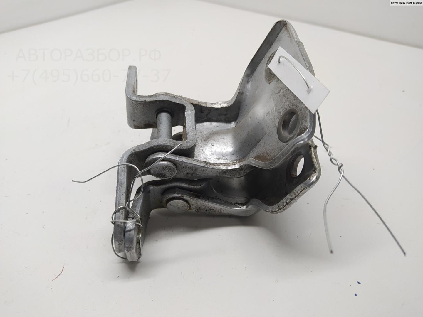 Петля двери