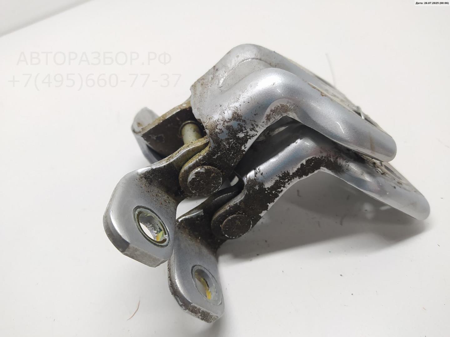 Петля двери