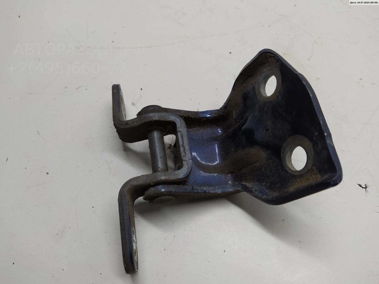 Петля двери