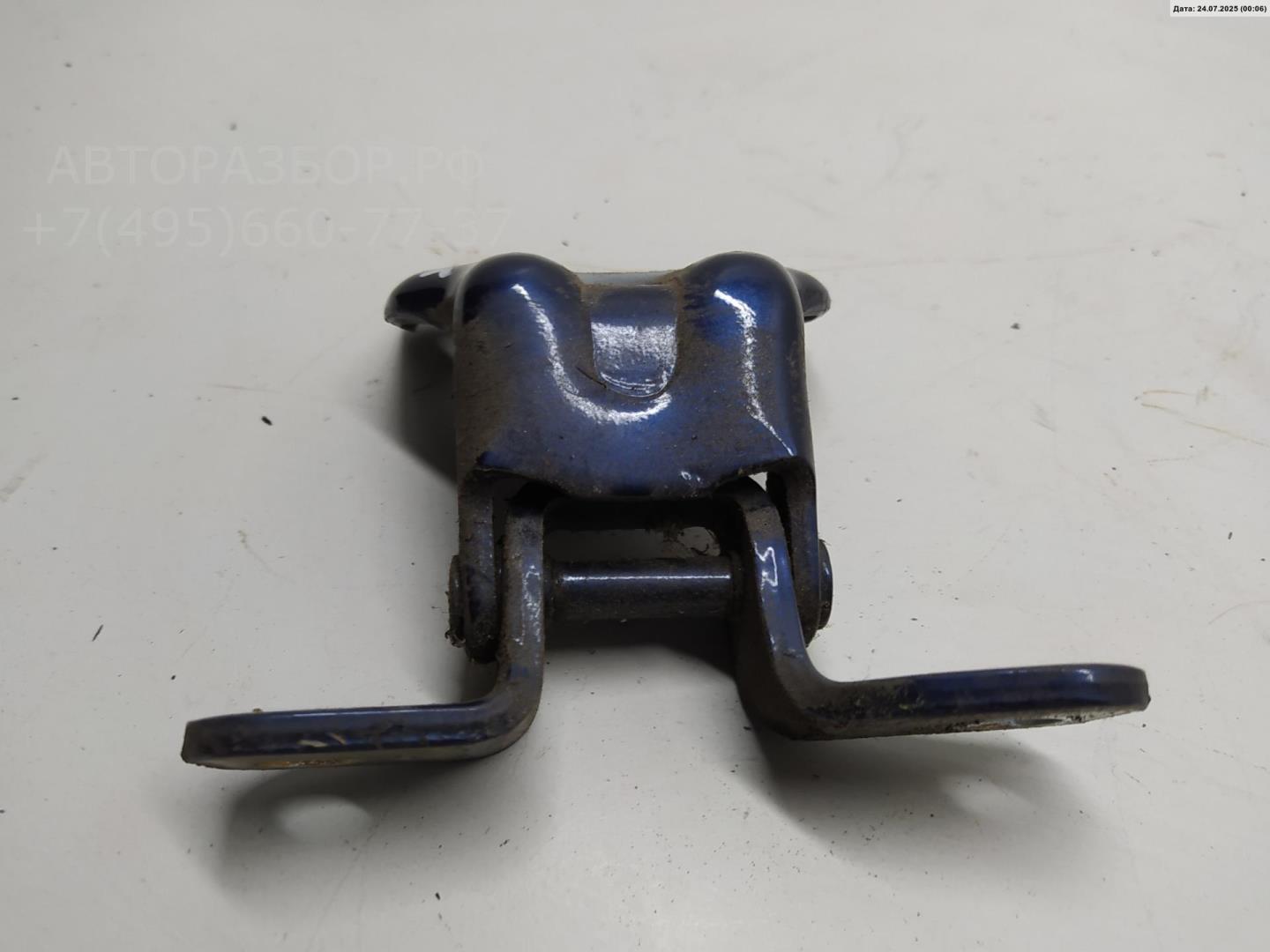 Петля двери