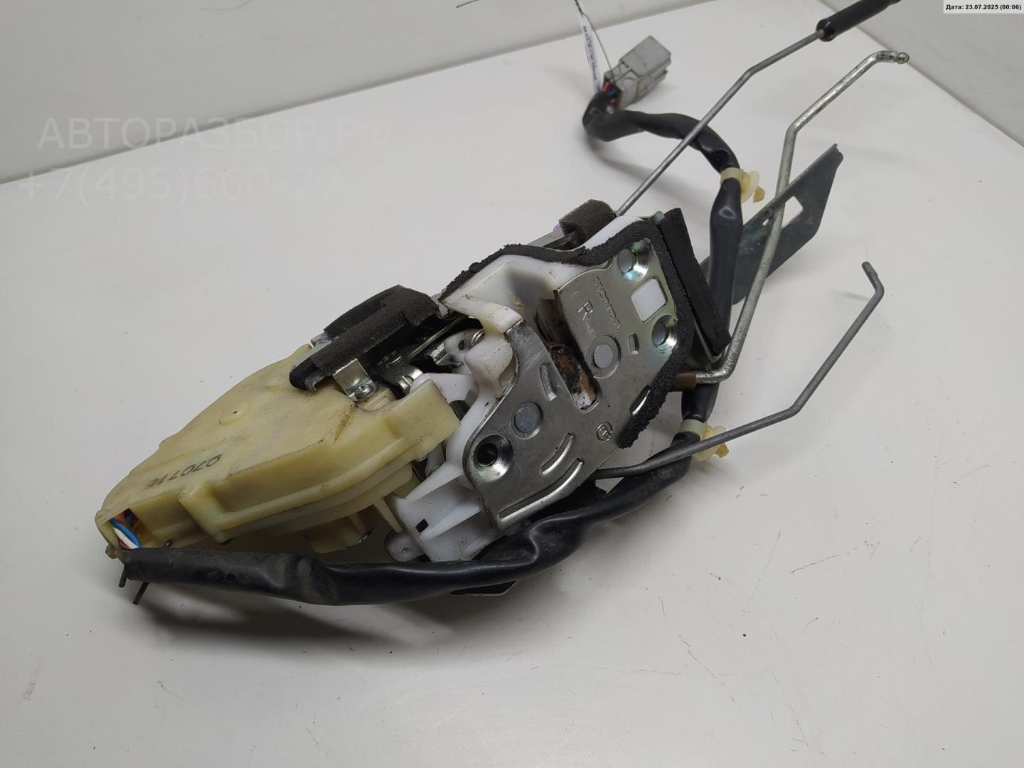 Замок двери передней правой