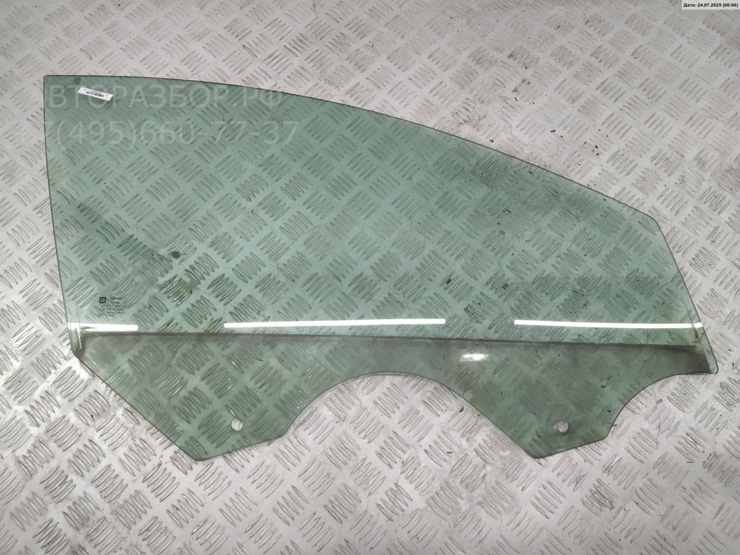 Стекло двери передней правой