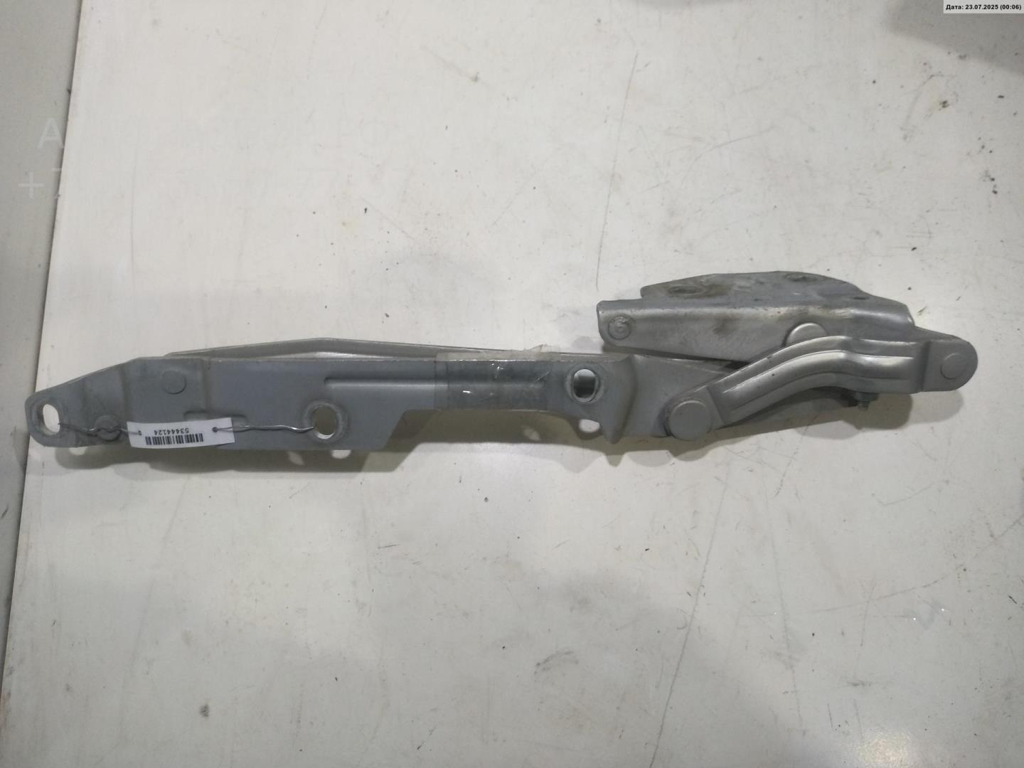 Петля крышки багажника