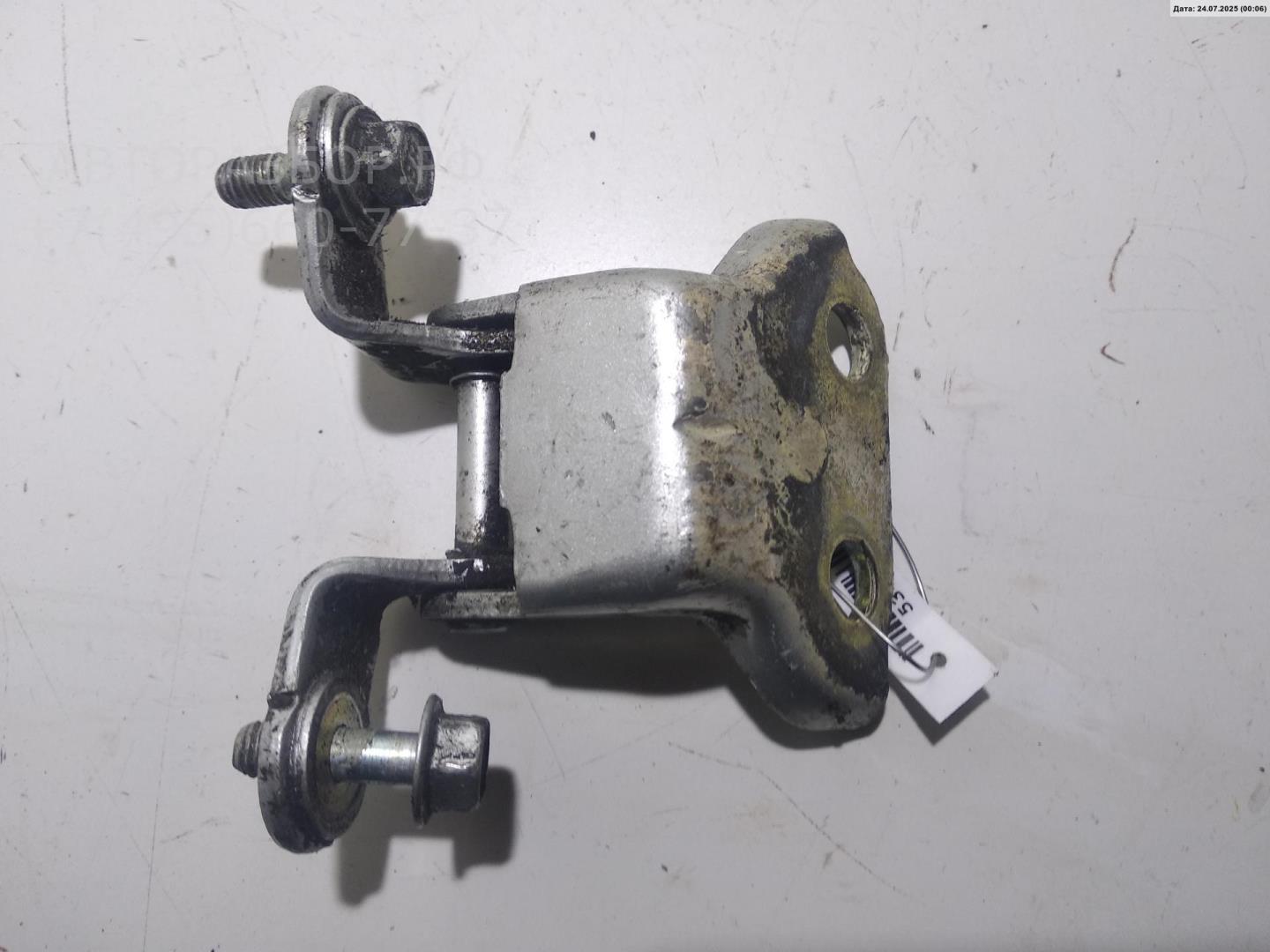 Петля двери