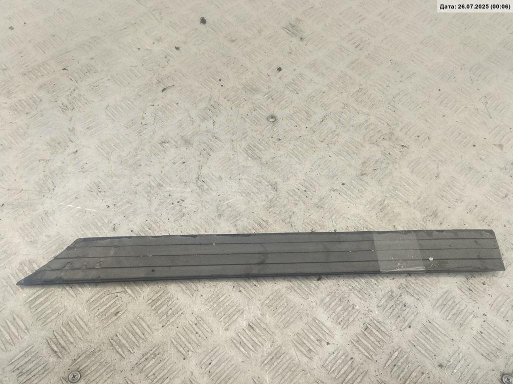 Молдинг заднего крыла правого