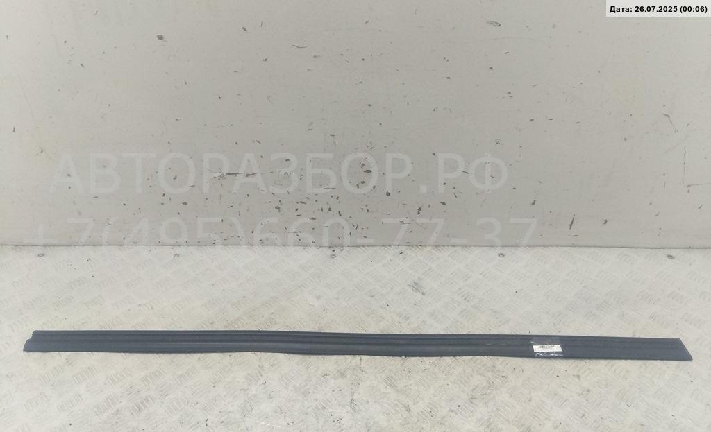 Накладка двери передней правой