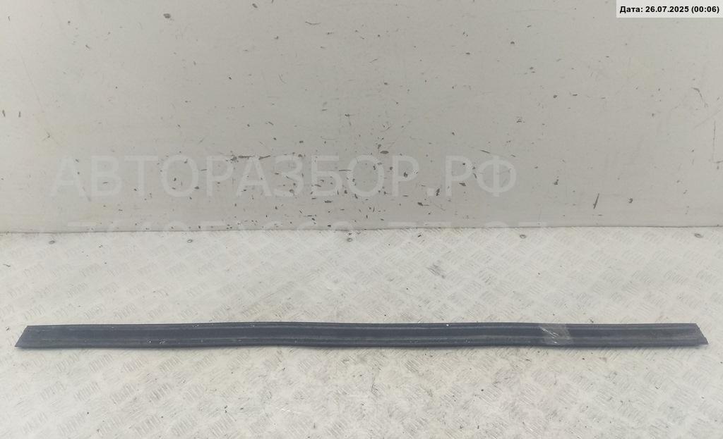 Накладка двери передней правой