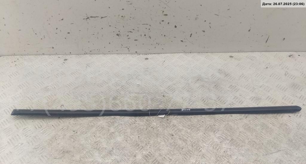 Накладка двери передней правой