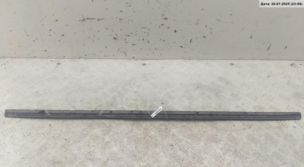 Накладка двери передней правой