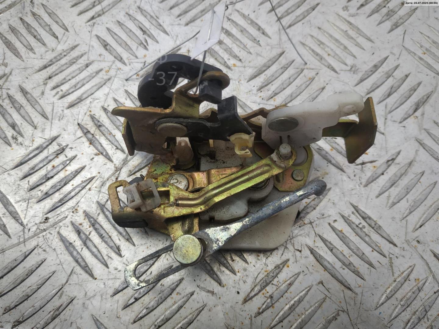 Замок двери задней левой