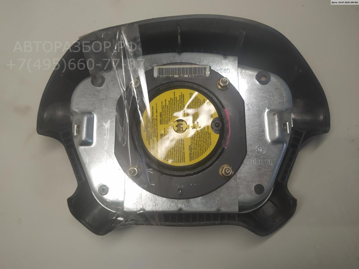 Подушка безопасности в рулевое колесо