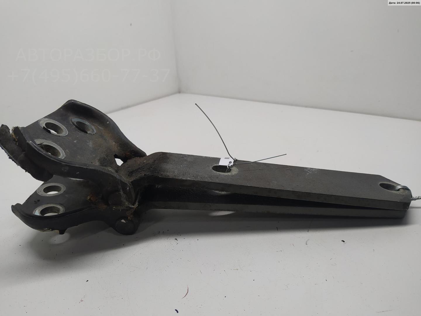 Петля крышки багажника