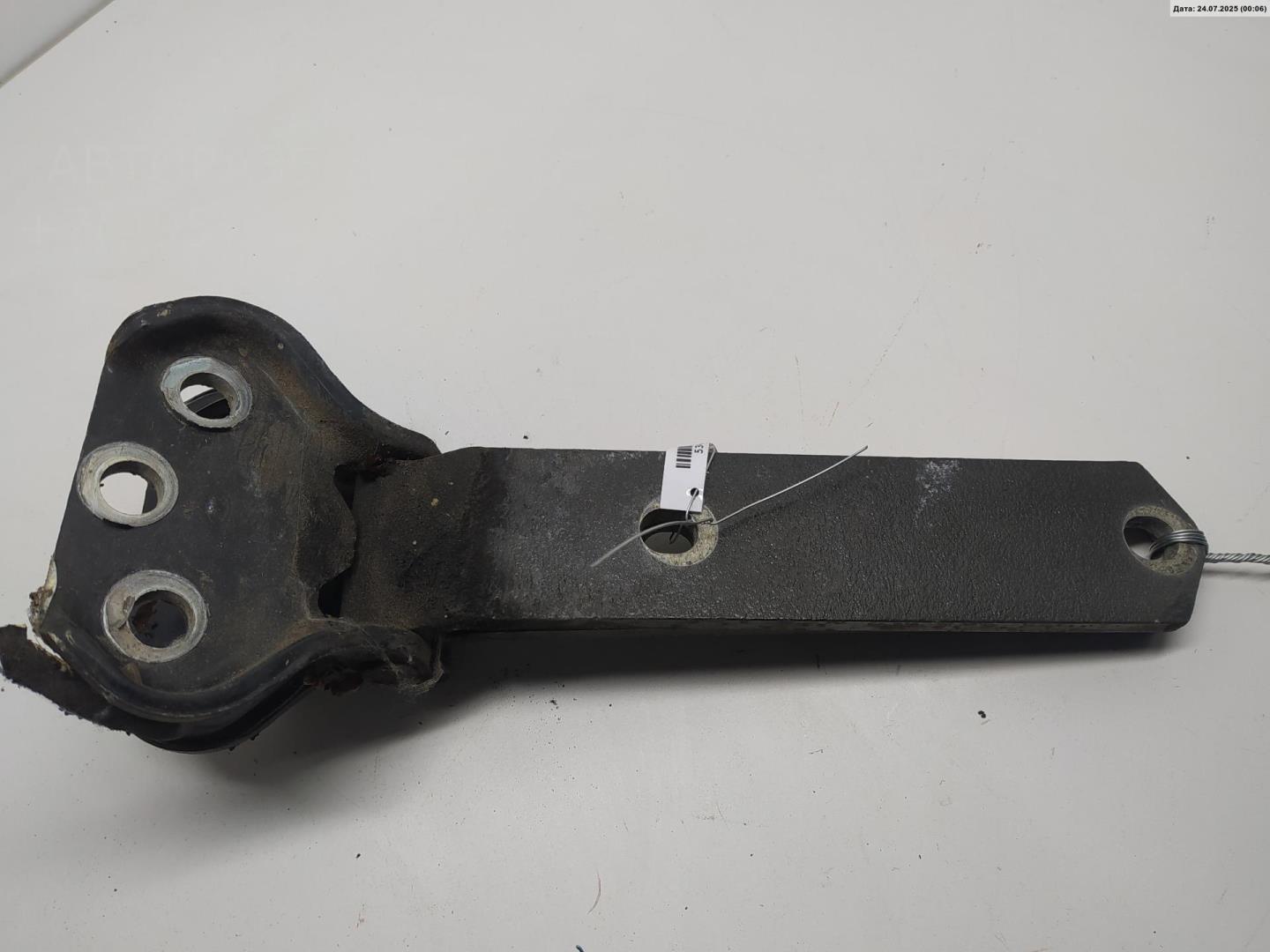 Петля крышки багажника